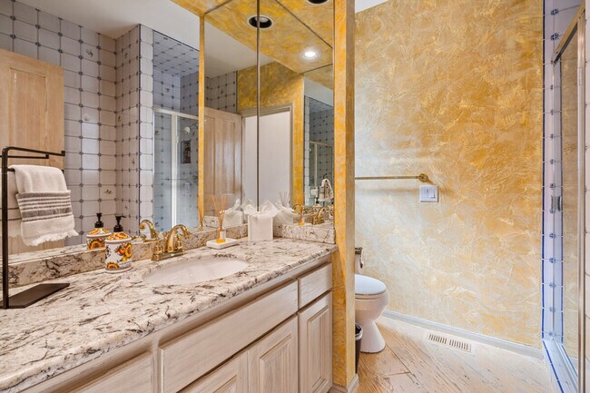 Building Photo - 6408 E Mercer Way