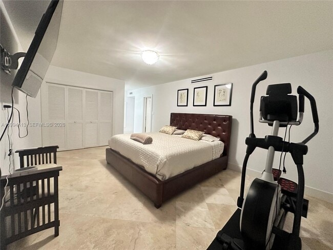 Building Photo - 9225 Collins Ave