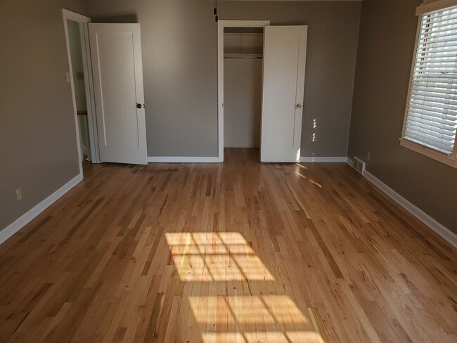 Building Photo - Gorgeous home near Westboro park.