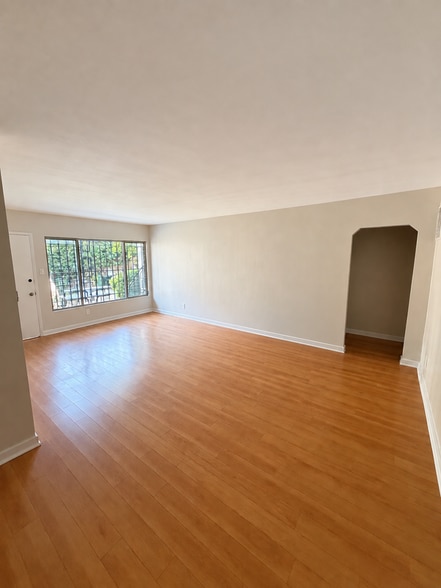Building Photo - 925 S Holt Ave