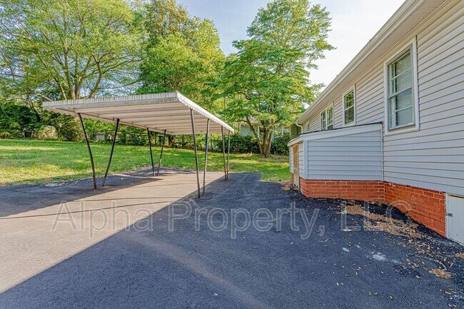 Building Photo - 14 Melvin Dr