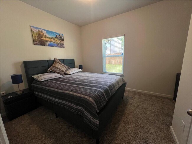 Building Photo - 242 Wells Cir