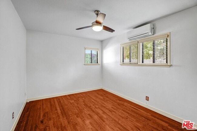 Building Photo - 520 N Beachwood Dr