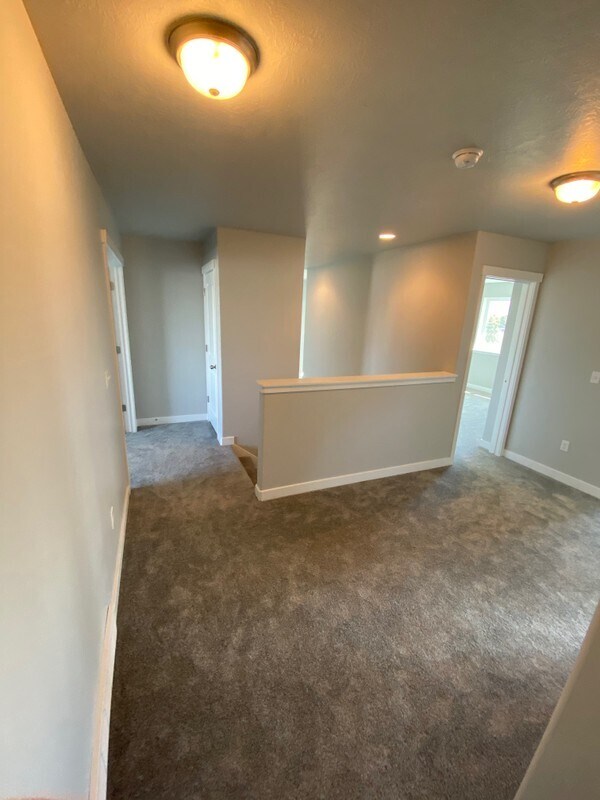 Building Photo - 552 S Dapple Dr