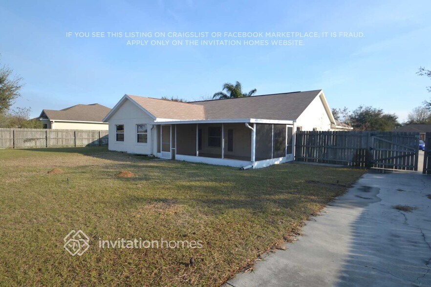 Building Photo - 13203 Biscayne Dr