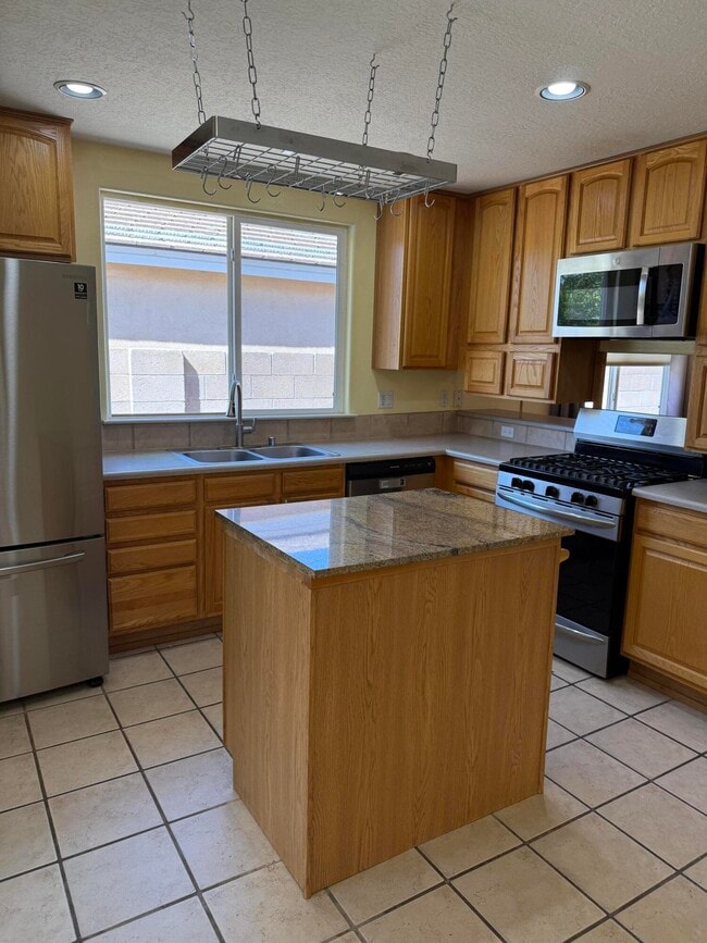 Building Photo - 8319 Santa Clarita St NE