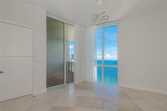 Building Photo - 16001 Collins Ave