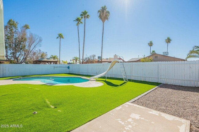 Building Photo - 1715 E El Parque Dr