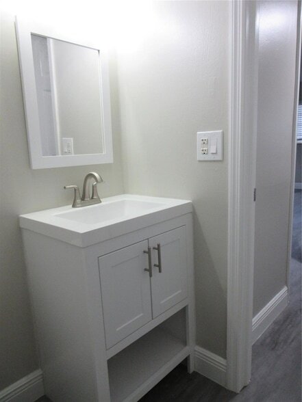 Building Photo - 4280 Woodside Dr