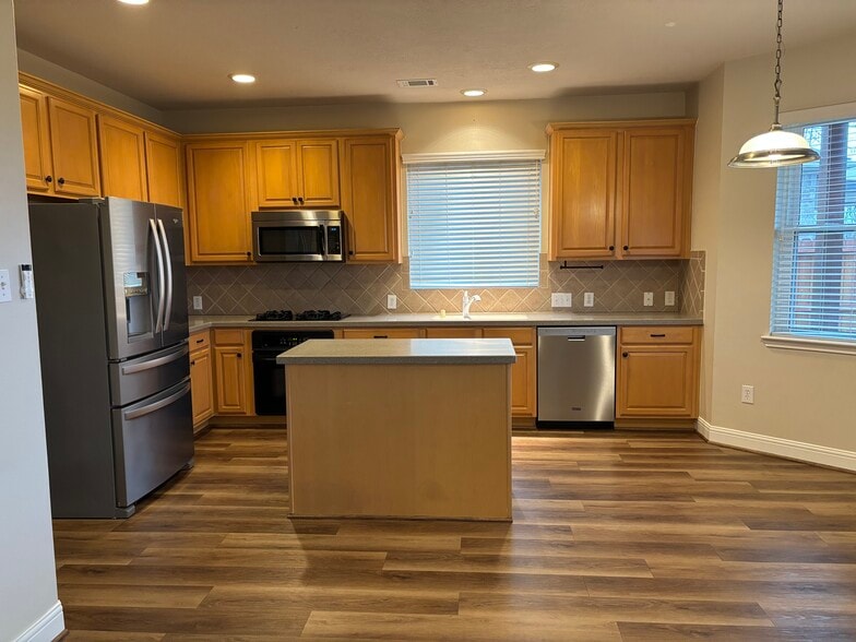 Kitchen - 3505 Cedar Prairie Dr