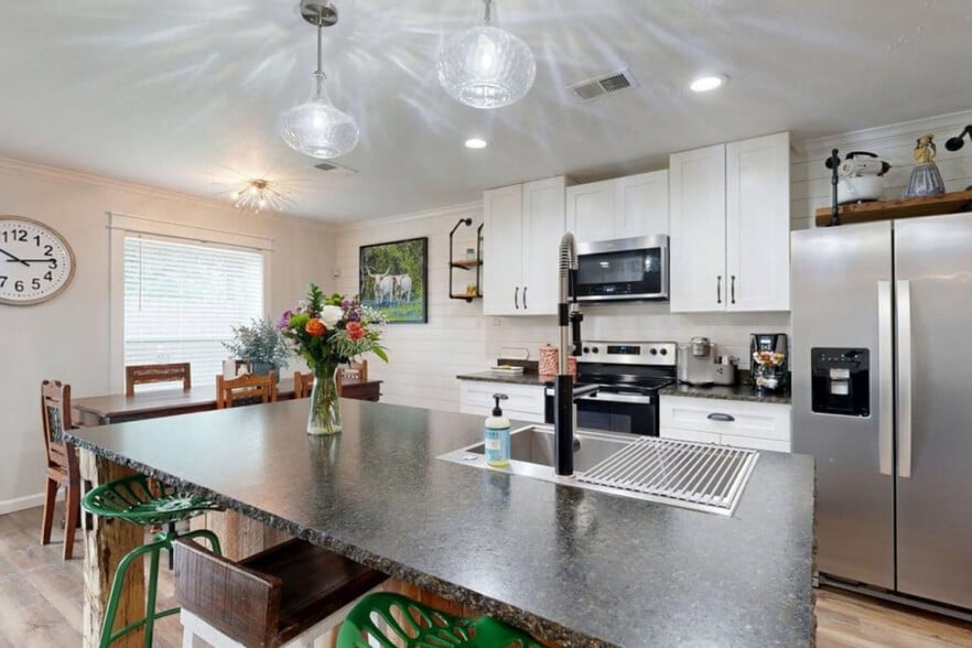 Building Photo - 3004 Red Robin Loop