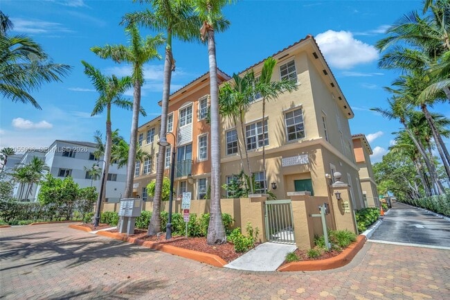 Building Photo - 2065 S Ocean Dr
