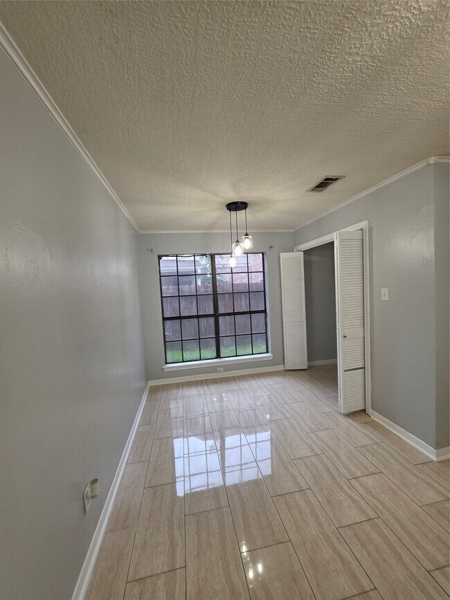 Building Photo - 19507 Oak Station Dr