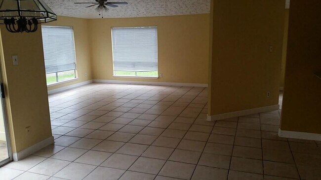 Building Photo - 16210 Olive Glen Dr