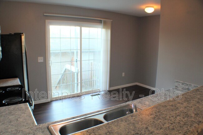 Building Photo - 6522 Crab Apple Dr