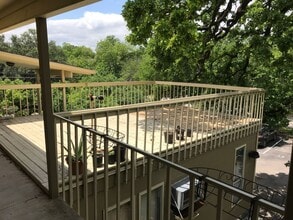 Building Photo - PRE-LEASE - HUGE HYDE PARK 1 BEDROOM - REAL WOOD FLOORS - $1375 - AVAIL AUG 10 2026