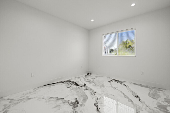 Building Photo - 15209 Cohasset St