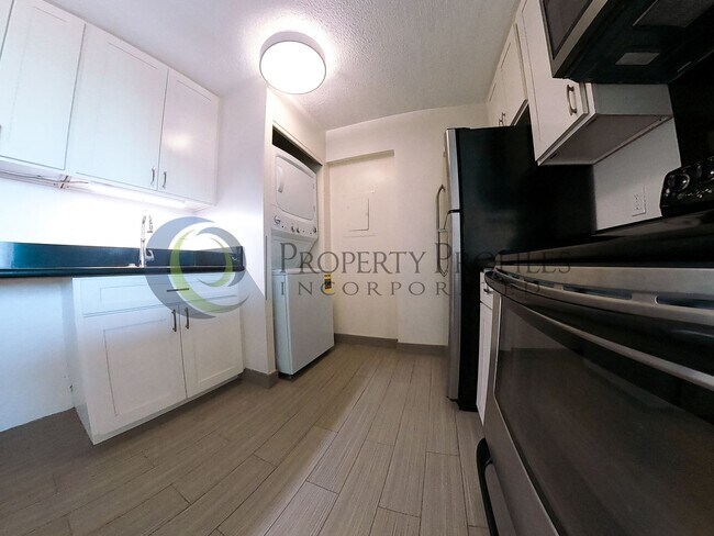 Building Photo - 1 Bedroom, 1 Bath condo unit at The Elms