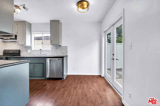 Building Photo - 5529 Cartwright Ave