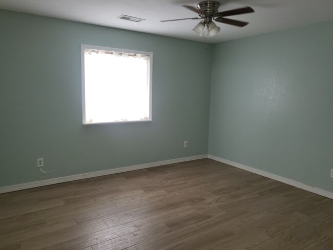 Building Photo - 3620 N Treasure Dr