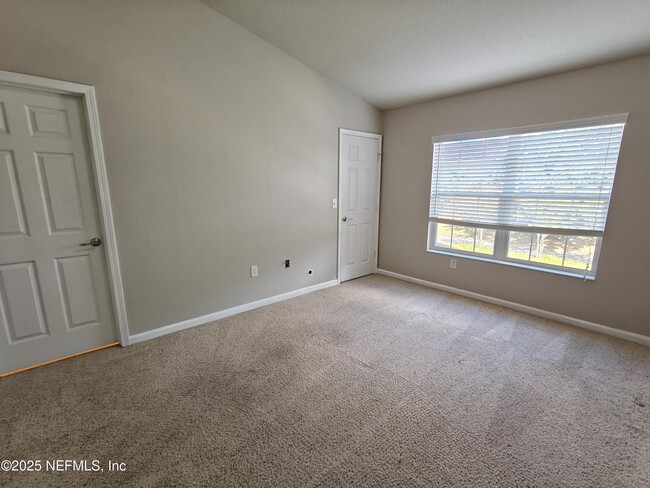 Building Photo - 6918 Roundleaf Dr