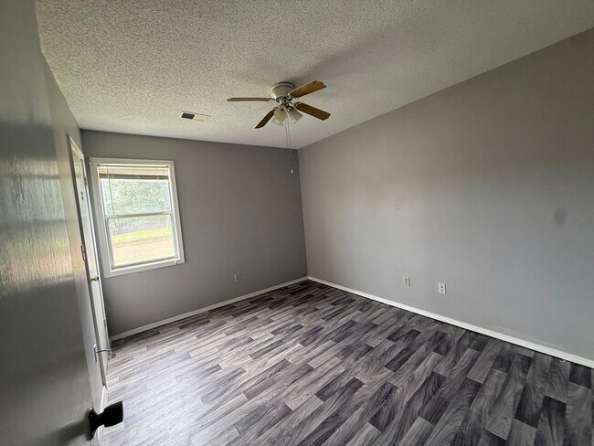 Building Photo - 109 Matthews Dr