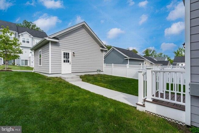 Building Photo - 155 Lotus Ln