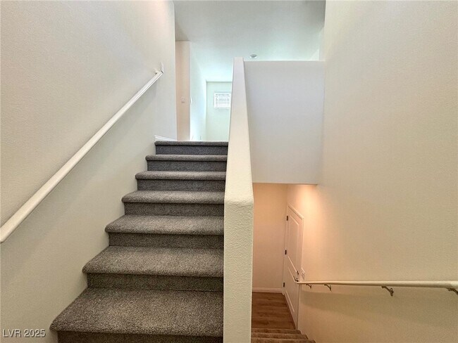 Building Photo - 10024 S Ullom Dr