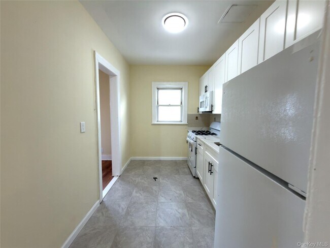 Building Photo - 302 W Hudson St
