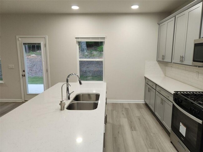 Building Photo - 235 Vly Oak Dr