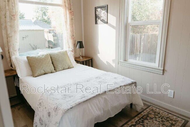 Building Photo - 1307 W Cleveland Ave