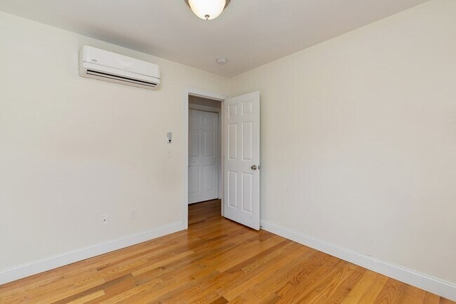Building Photo - 25 Beachland Ave
