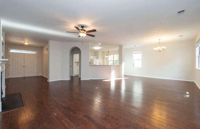 Great open floorplan - 145 Historic Dr