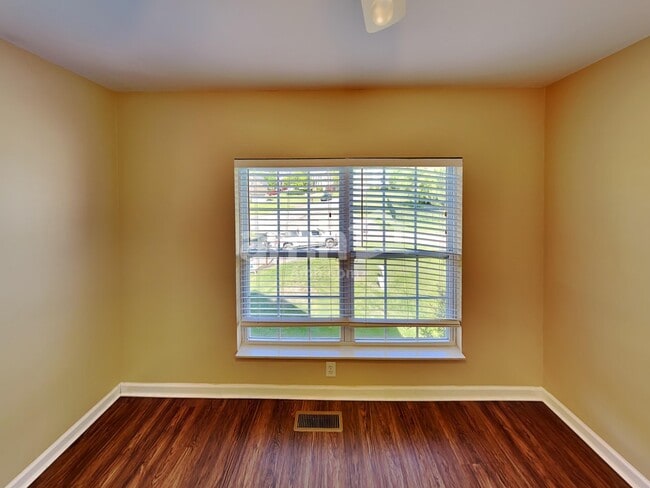 Building Photo - 104 Lance Park Cir