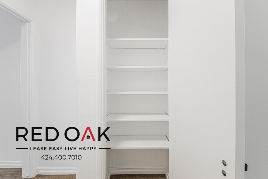 Building Photo - 820 S Gramercy Pl