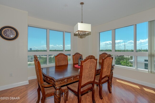 Building Photo - 231 Riverside Dr