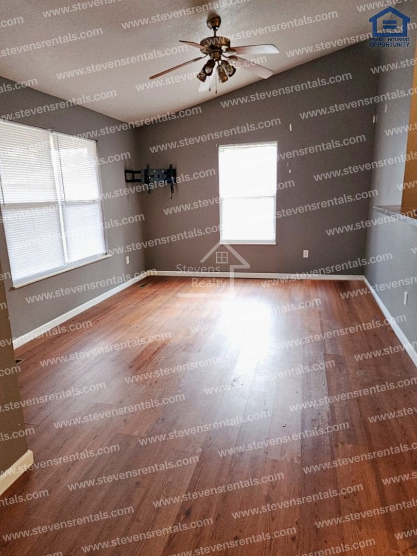 Building Photo - 3715 Skyline Dr