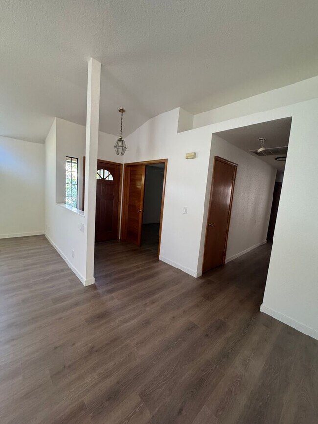 Building Photo - 2409 Candlewood Dr