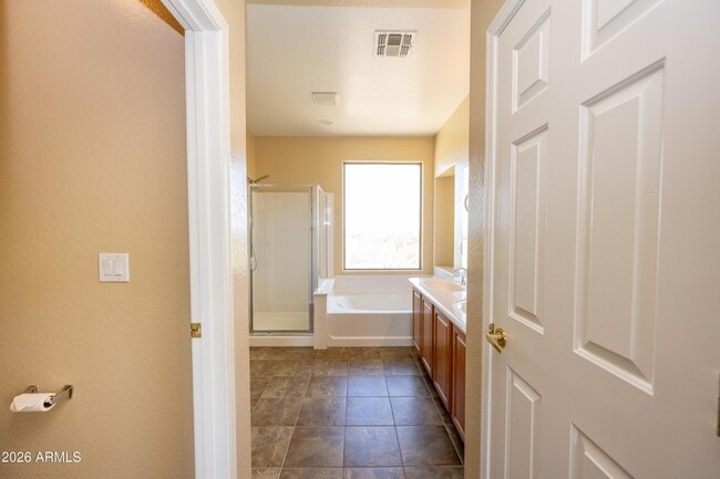 Building Photo - 2023 W Shackleton Dr