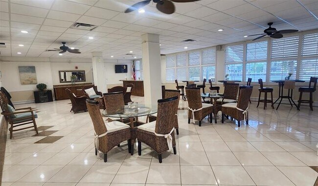 Building Photo - 299 N Riverside Dr