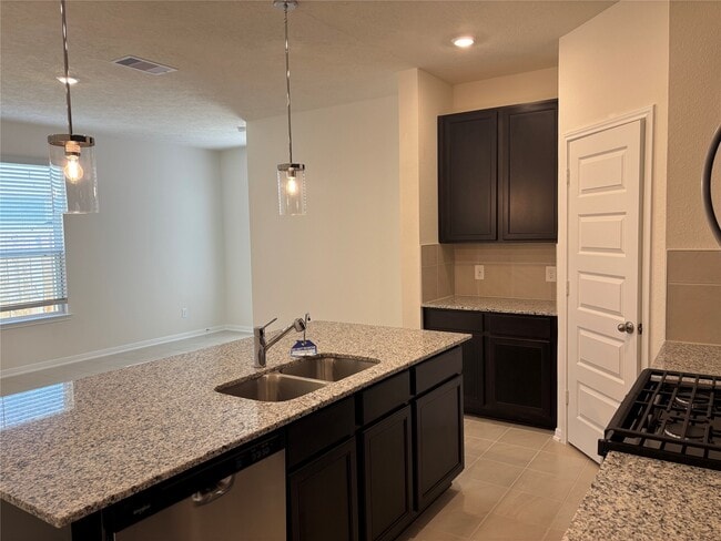 Building Photo - 4872 Sun Fls Dr