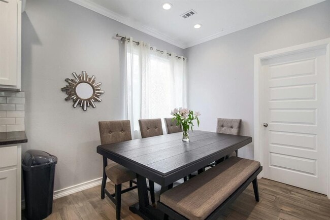 Building Photo - 2109 Maxwell Ln