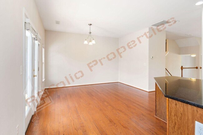 Building Photo - Luxury 3-Story Townhome, No Carpet 4 Bedro...