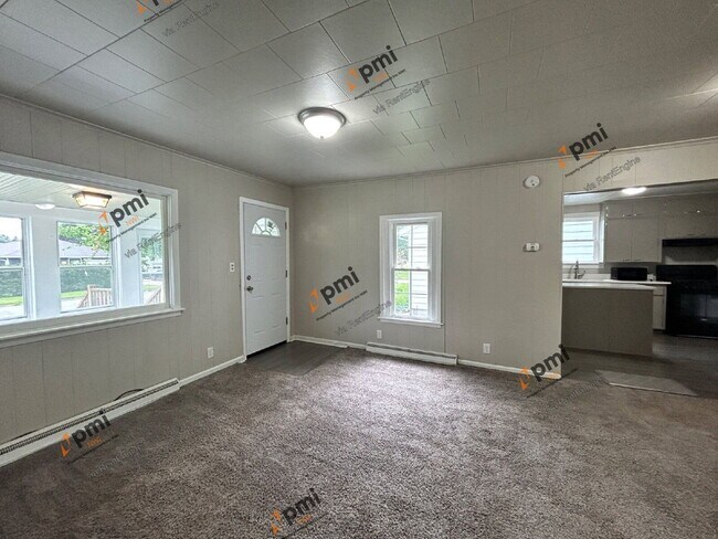 Building Photo - 810 Plain St