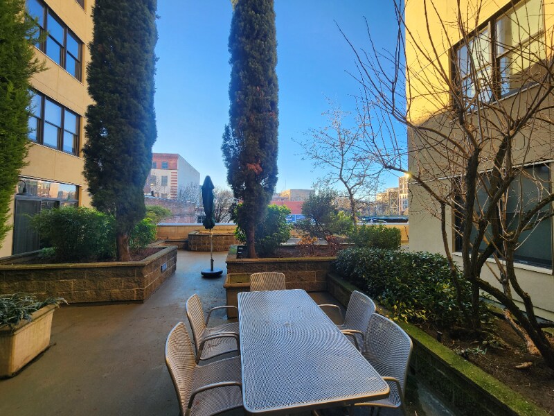 Building Photo - 411 NW Flanders St