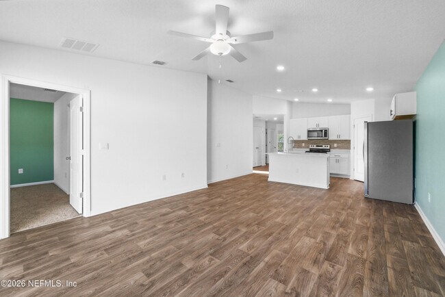 Building Photo - 67 Rose Dr