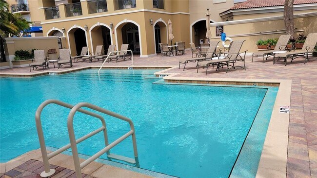 Building Photo - 1064 N Tamiami Trl