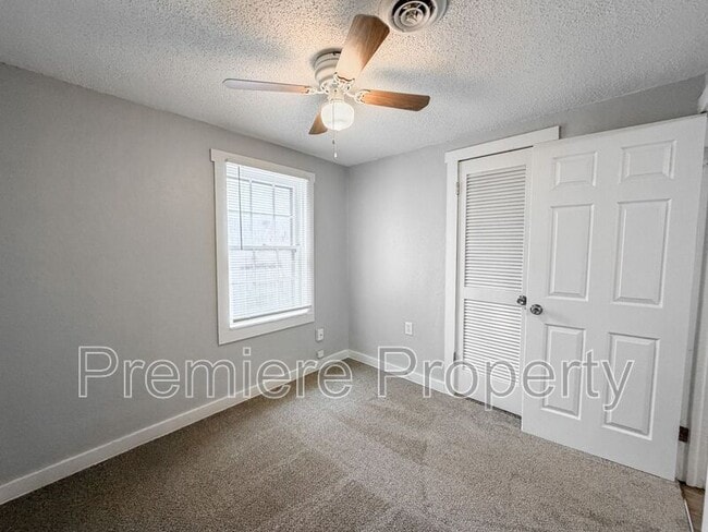 Building Photo - 1027 E Stone St