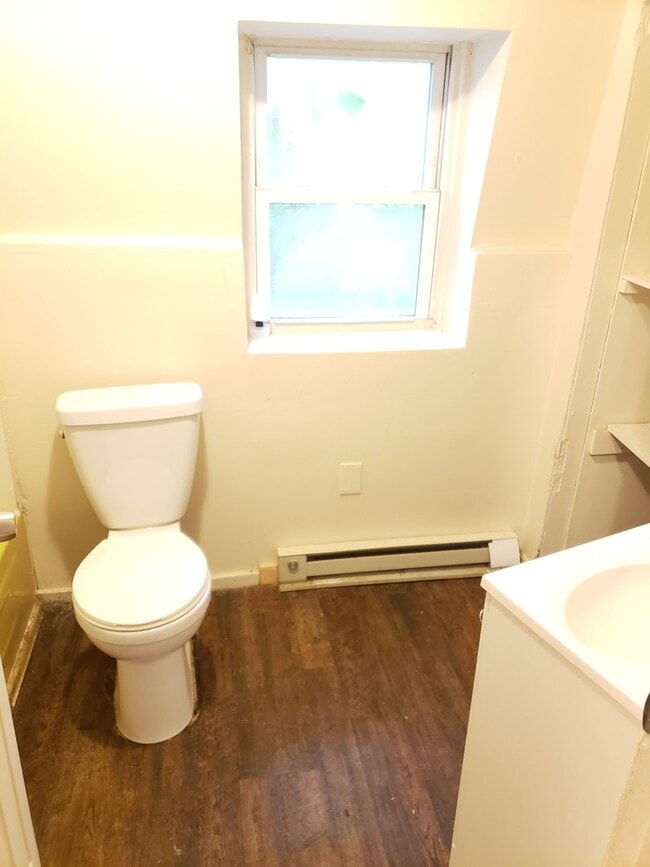 Building Photo - Charming 2Bed/1Bath Semi-Detached Home in Allentown!