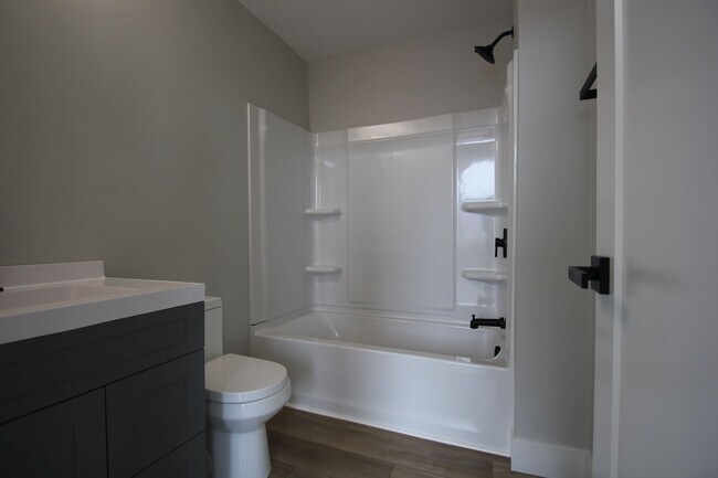 Building Photo - Beautifully Remodeled Apartments